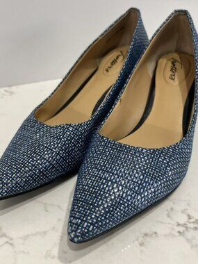 Trotters Women's Paulina‎ Pump, Navy And White, Size 6.5M